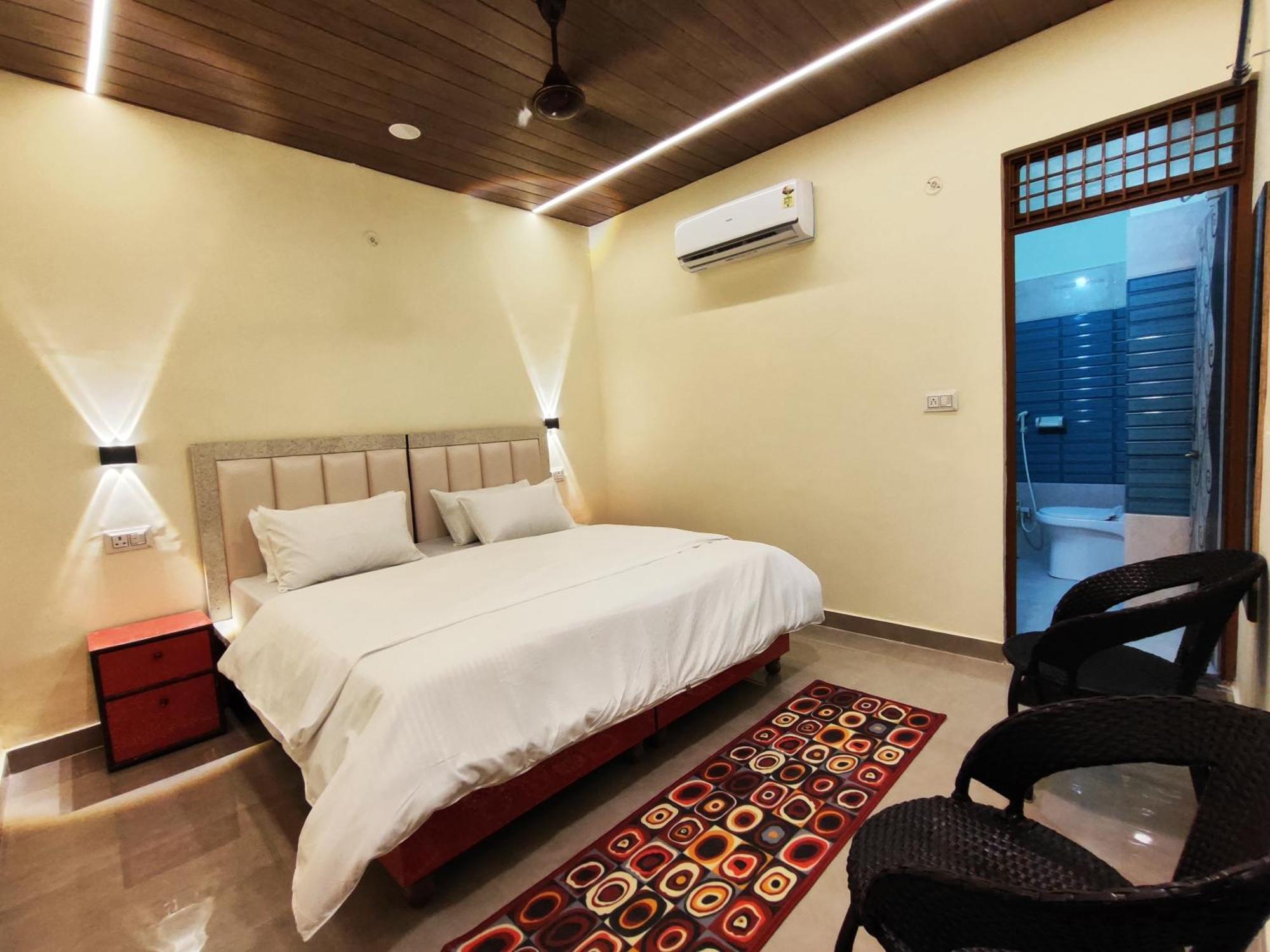 Sunrise Agra-rooftop View Taj Mahal Homestay Agra (Uttar Pradesh)